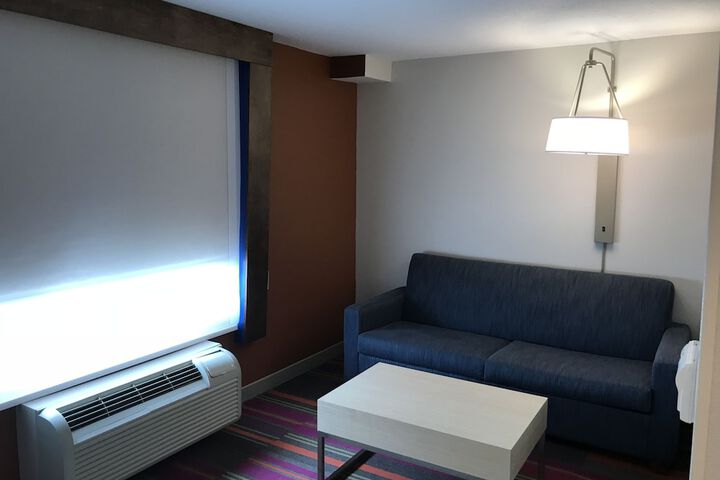 1 King Bed (4 of 14)