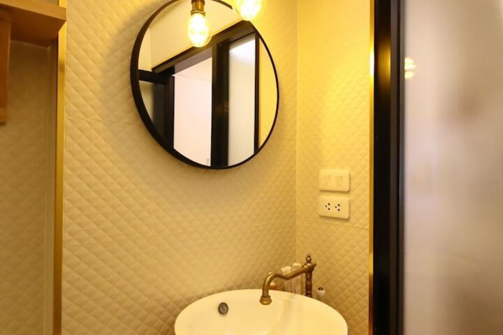 Room 83 of 91