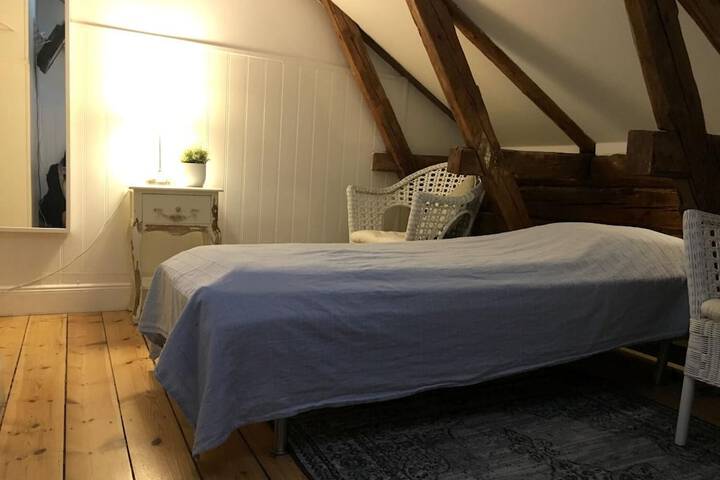 Room 8 of 30