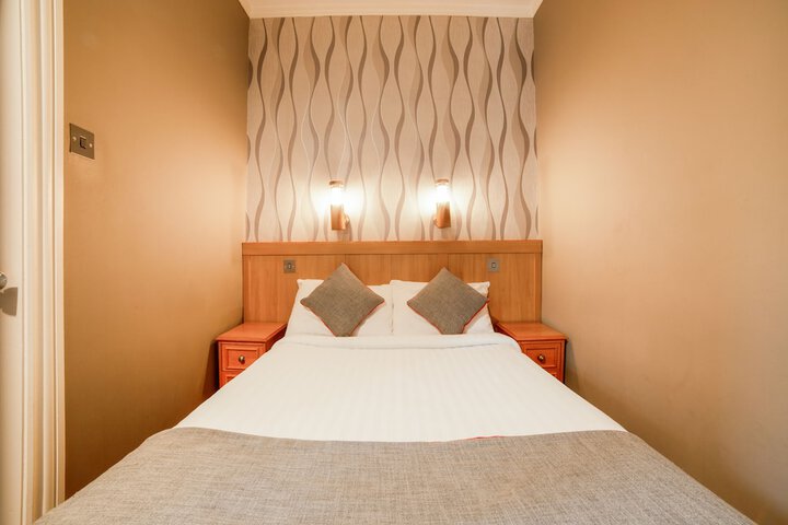 Room 20 of 118