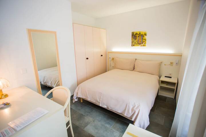 Room 8 of 63