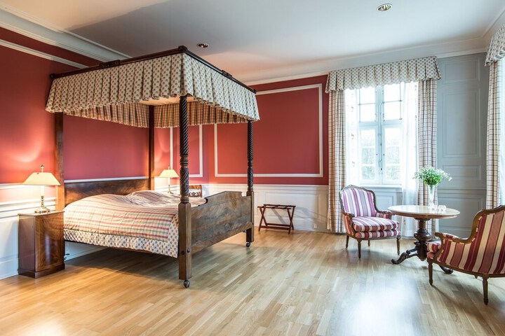 Room 9 of 80