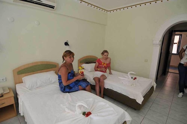 Room 7 of 25