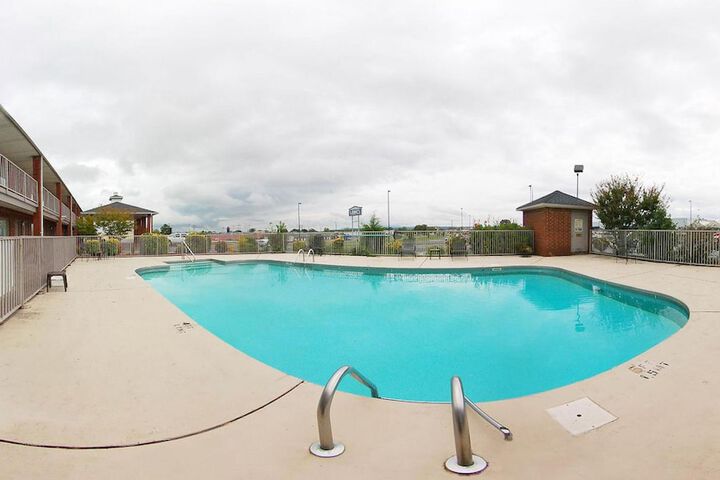 Pool 25 of 32
