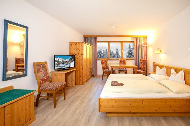Room 9 of 27