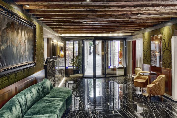 Entrance & Lobby