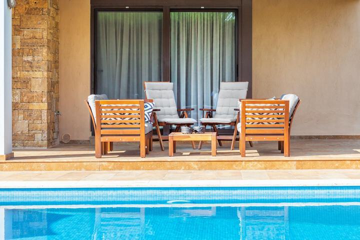 Pool 50 of 72