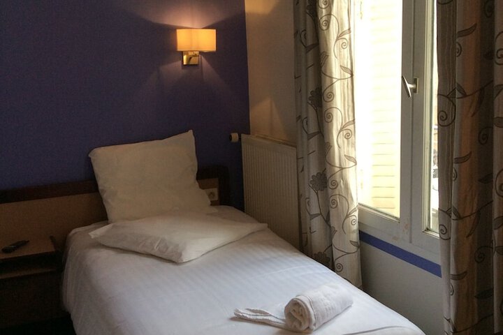 Room 9 of 33