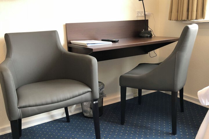 Room 27 of 69
