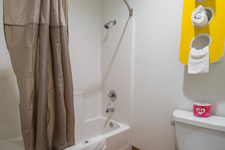 1 King Bed Refrigerator (6 of 14)