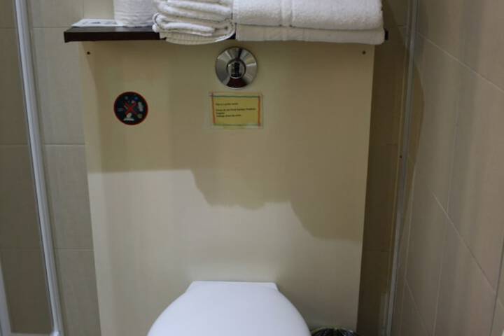 Room 52 of 69