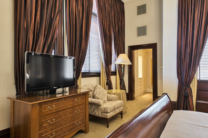 Room 19 of 48