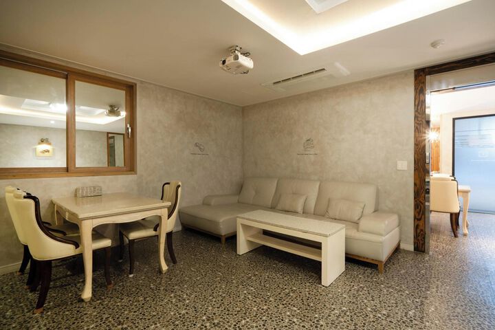 Room 25 of 74