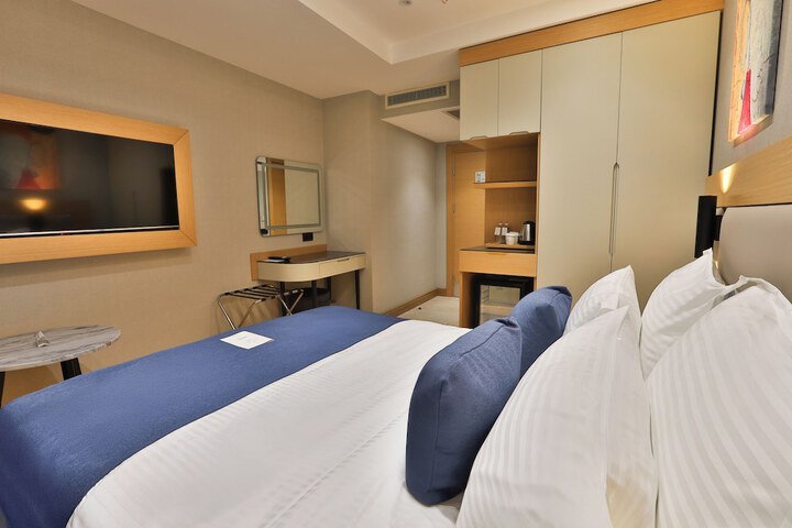 Room 26 of 63
