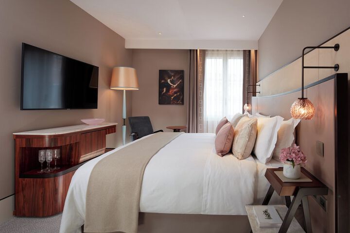 Room 42 of 150