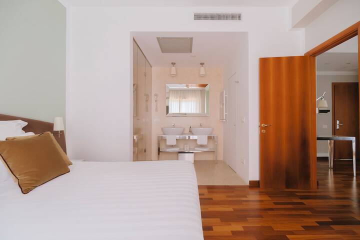 Room 21 of 74