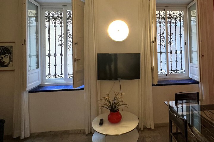 Room 26 of 38