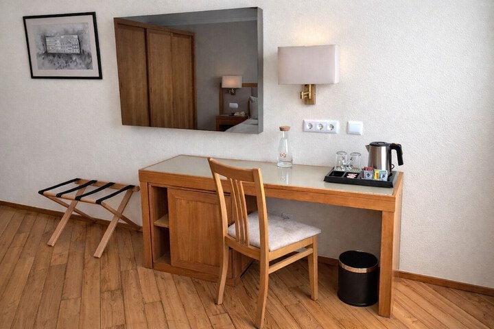 Room 13 of 39