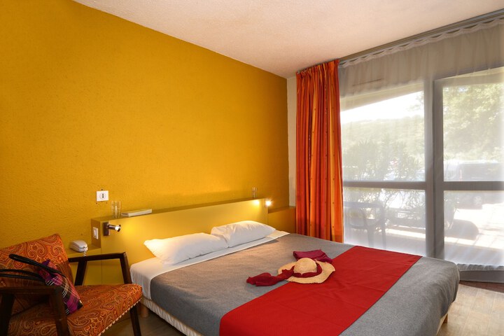 Room 2 of 36