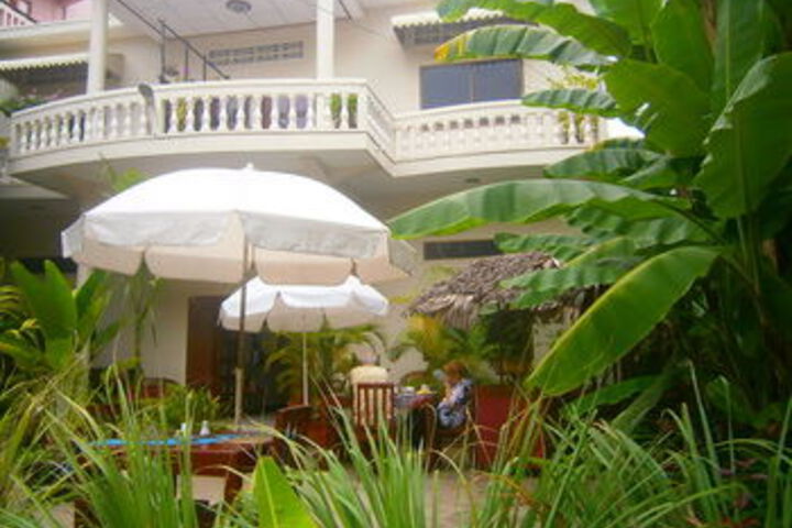 Hotel Exterior 7 of 29