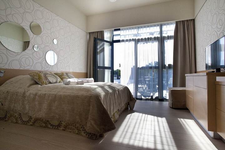 Room 4 of 272