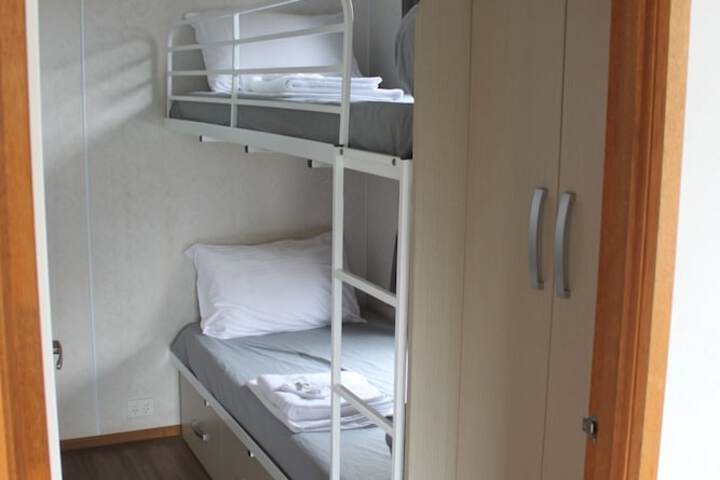 Room 5 of 27