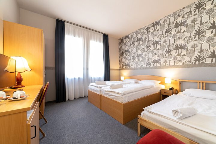 Room 8 of 25
