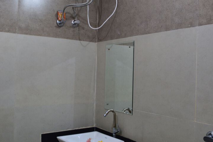 Room 1 of 32