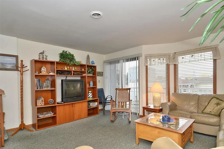 Room 4 of 13
