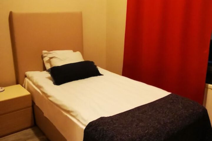 Room 9 of 50