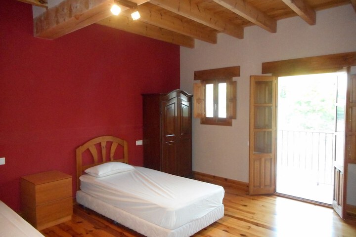 Room 9 of 12