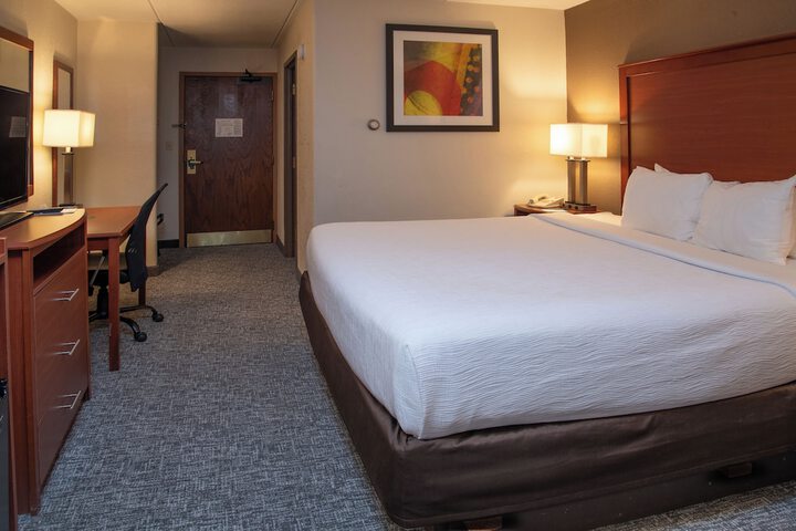 1 King Bed (6 of 6)