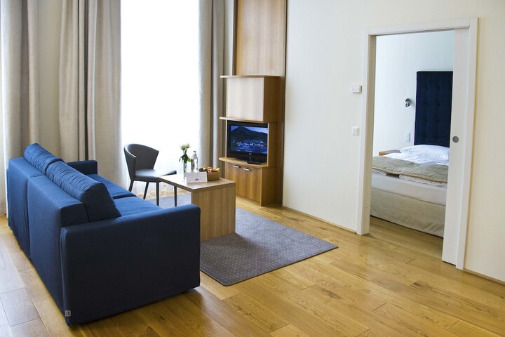 Room 32 of 58