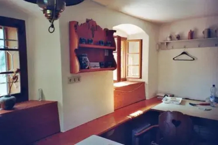 Room 6 of 12