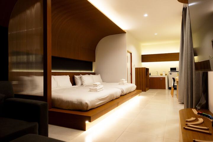 Room 17 of 103