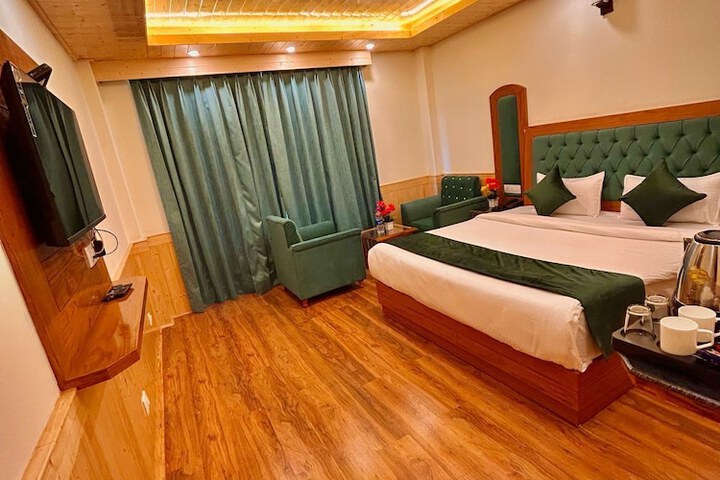 Room 7 of 11