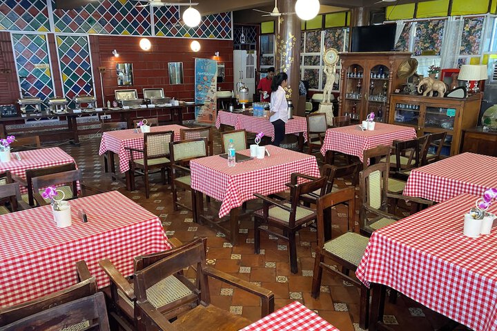 Dining 42 of 61