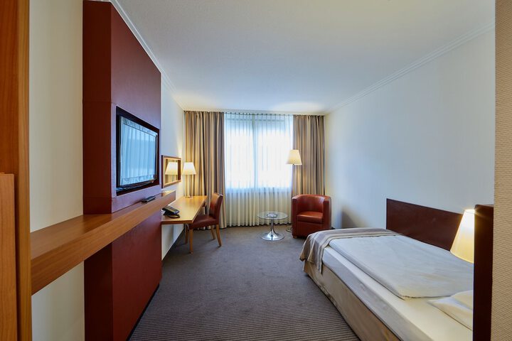 Room 4 of 30