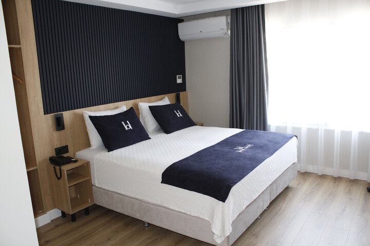 Room 12 of 40