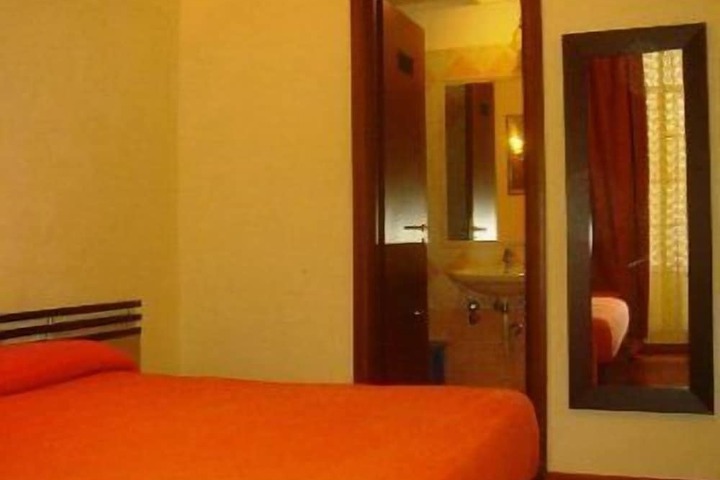 Room 8 of 13