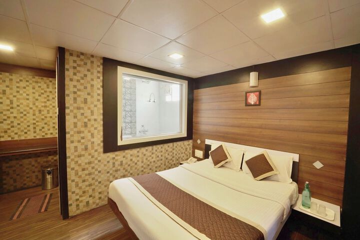 Room 11 of 24
