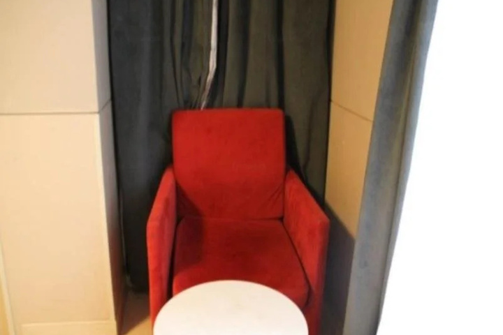 Room 4 of 9