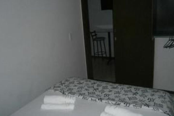 Room 10 of 19