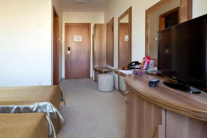 EURO HOTEL INTERNATIONAL TRIUMF