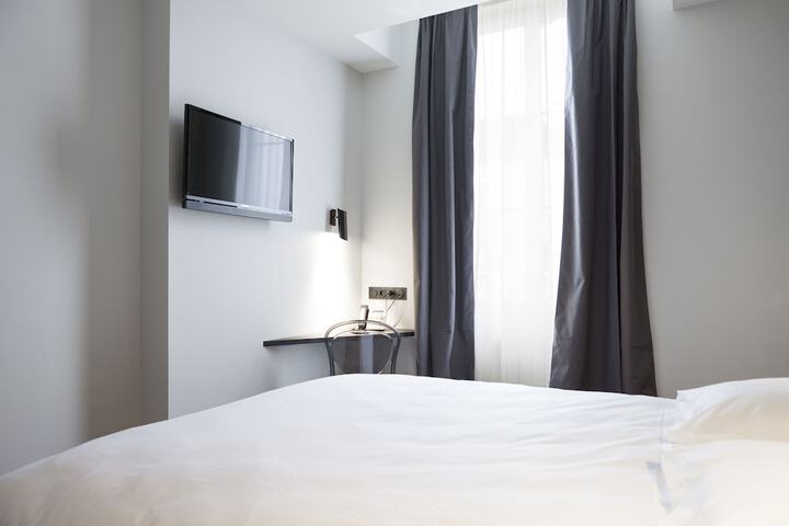 Room 26 of 46