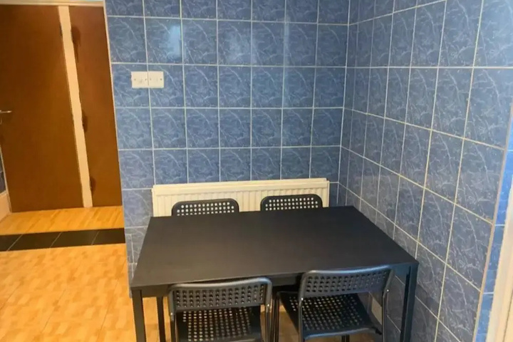 Room 10 of 14