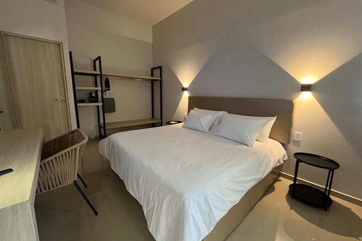 Room 8 of 14
