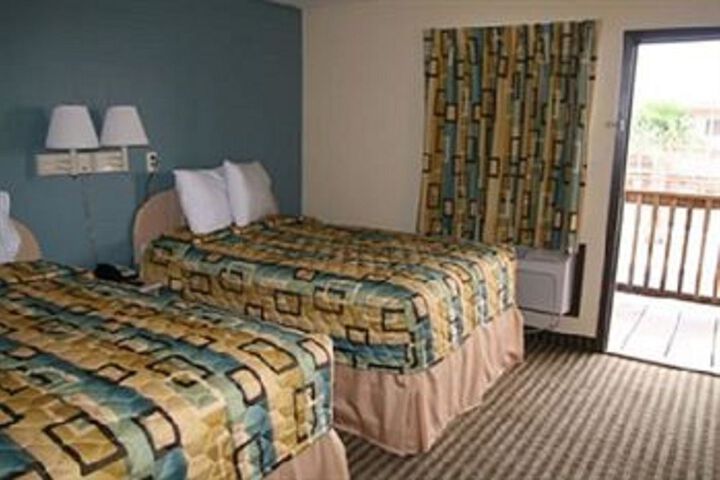 Room 6 of 16