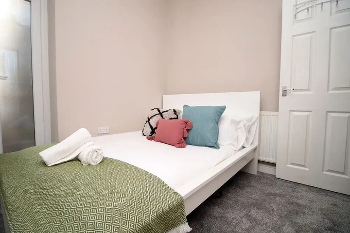 Room 4 of 17