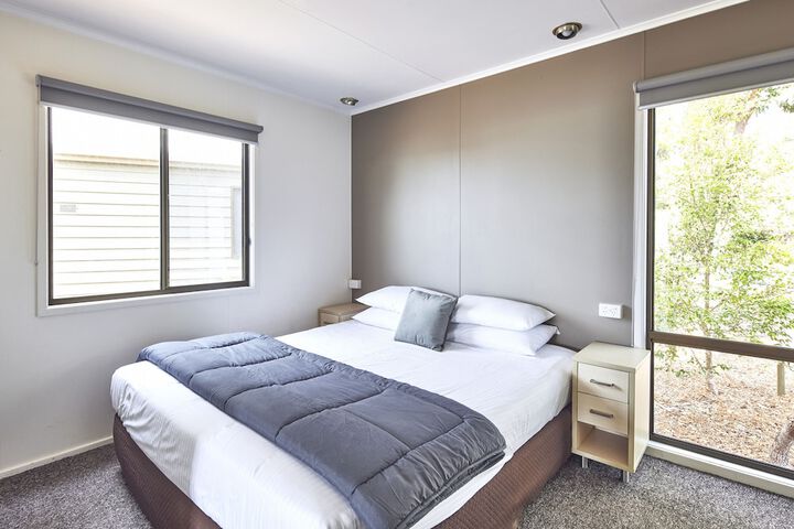Room 12 of 102